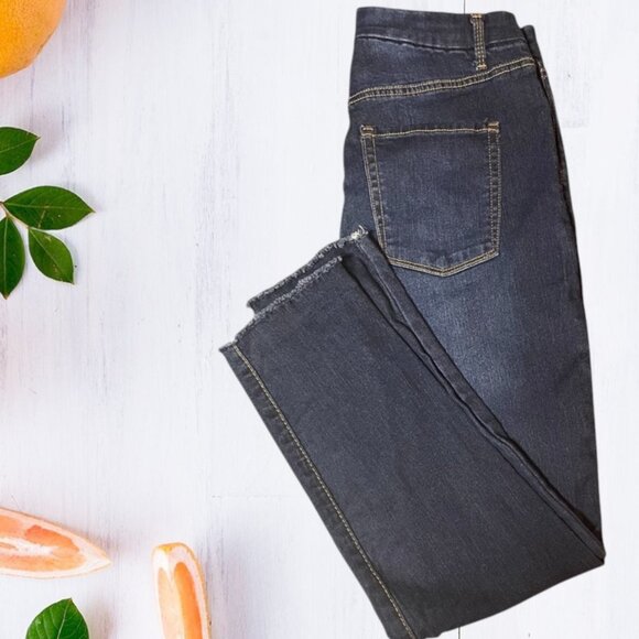 No Boundaries High Rise Raw Hem Cropped Straight Jeans - Picture 3 of 7